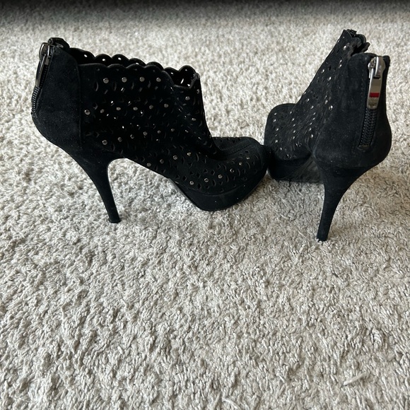 Studded Enzo Angiolini Platforms. - Picture 2 of 6